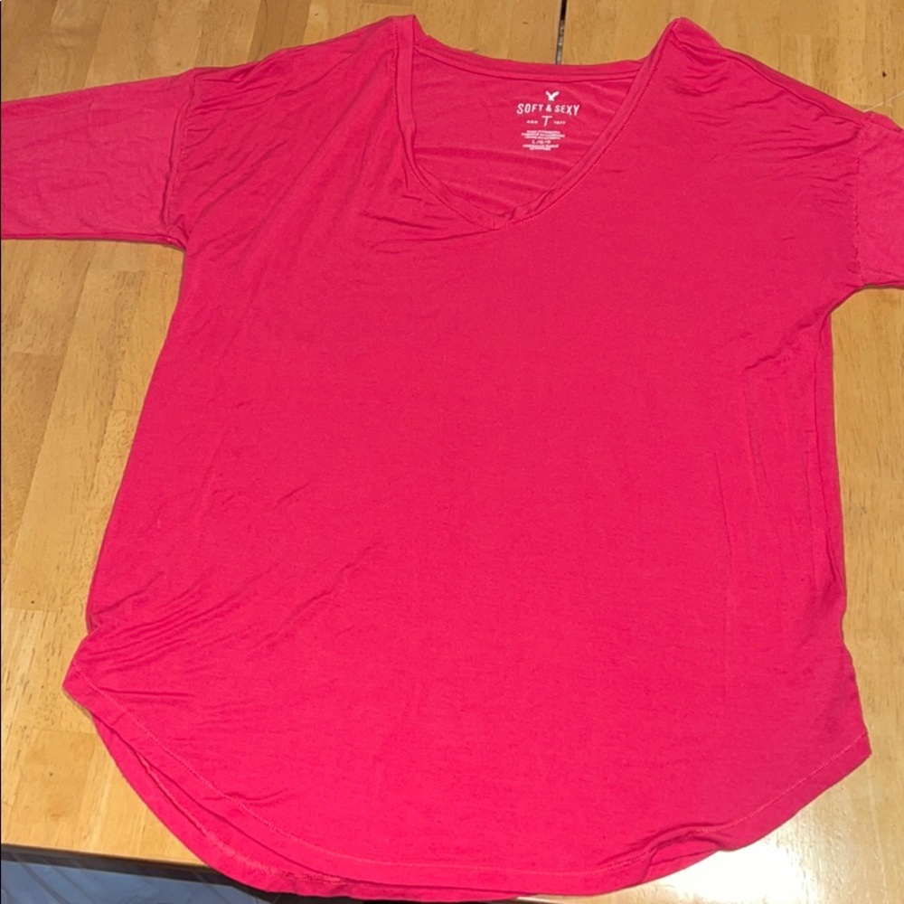 American Eagle Red Long Sleeve VNeck